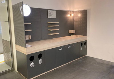 Kaffeestation Butler Lochwand, Abfallsammler, Leuchtschild